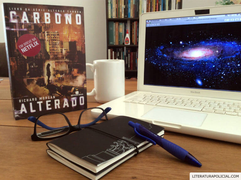 Richard Morgan faz cyberpunk noir em Carbono Alterado