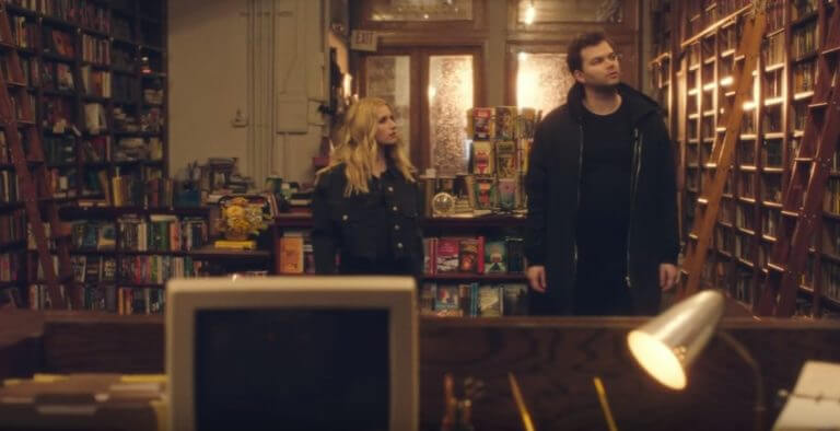 Livraria de mistério em Nova York vira cenário de videoclipe