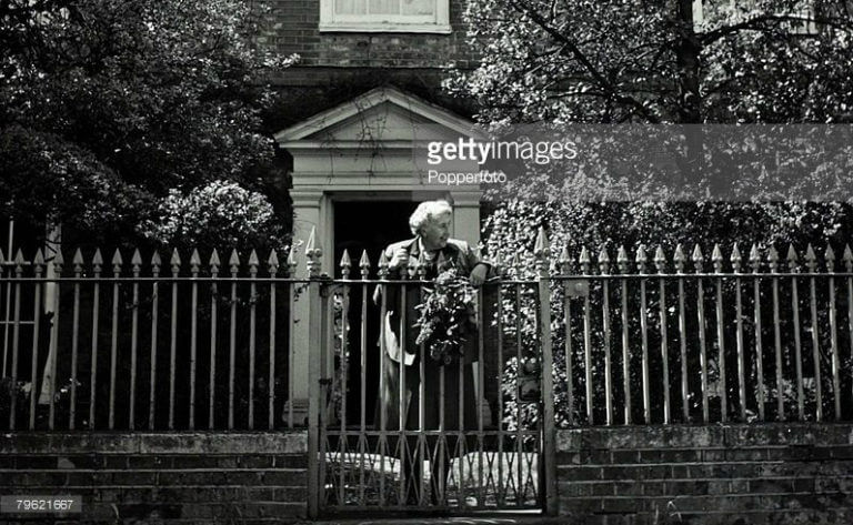 Agatha Christie deve ganhar estátua em cidade inglesa onde morou