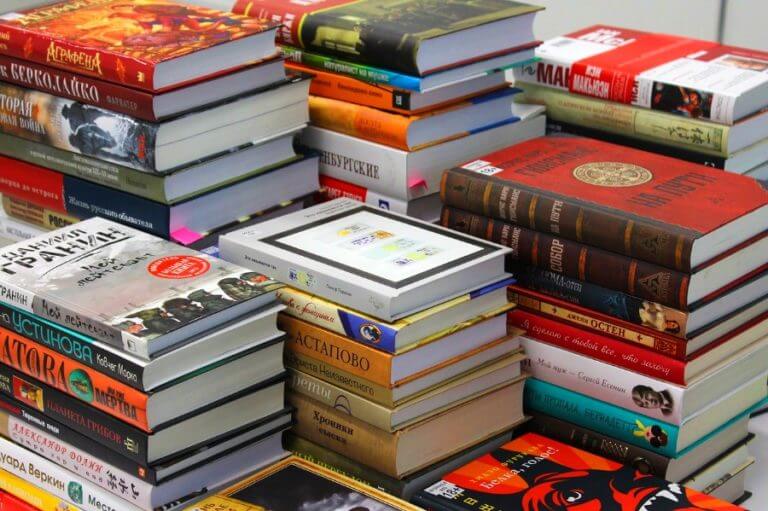 Um homem recebeu 1000 livros de presente de casamento na Índia