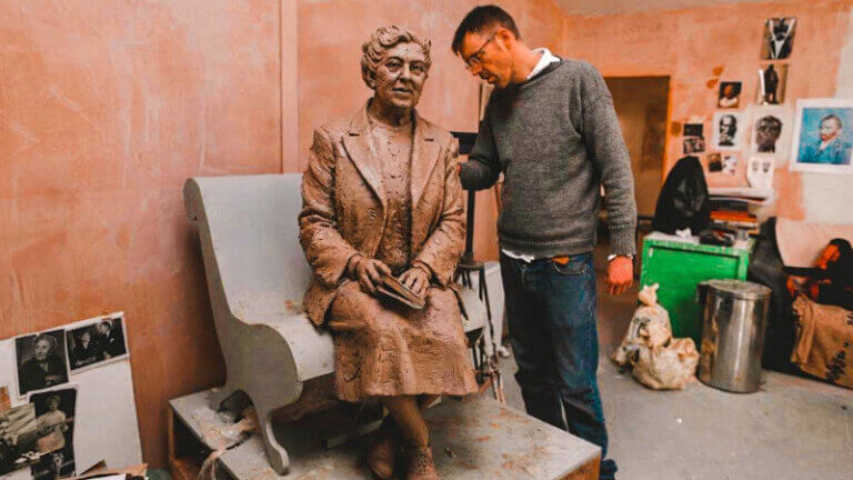Reveladas as primeiras imagens da estátua de Agatha Christie